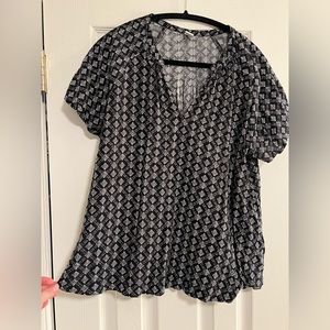 Old Navy Black & White Blouse Size Large